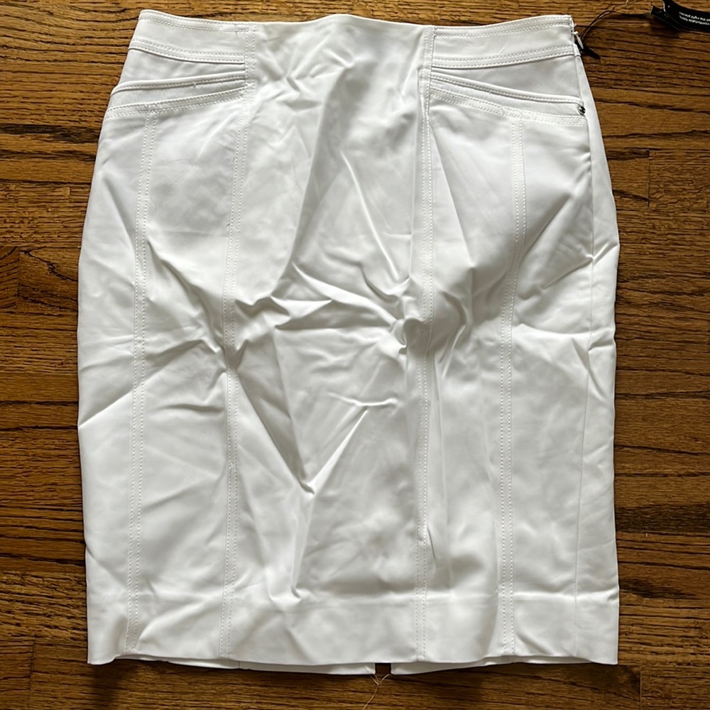 White House Black Market | White perfect form pencil skirt. Size 10.